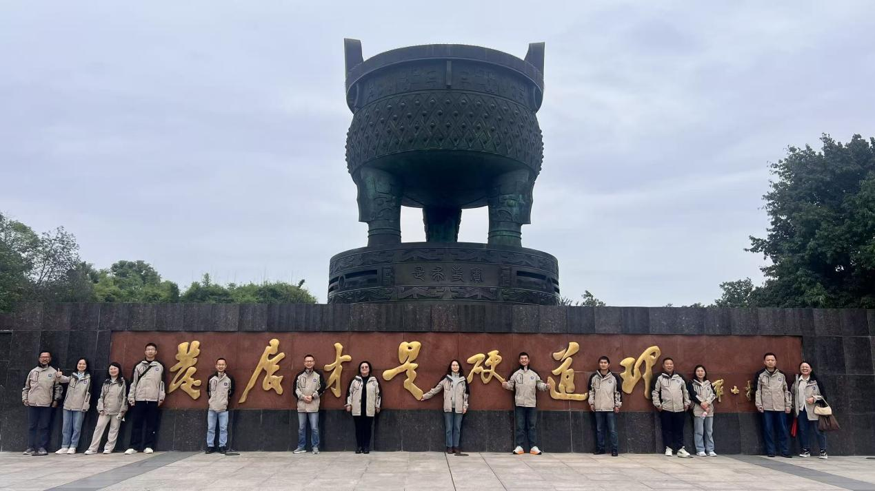 万霖农业集团赴邓小平故里开展“实事求是，发展才是硬道理”主题学习活动